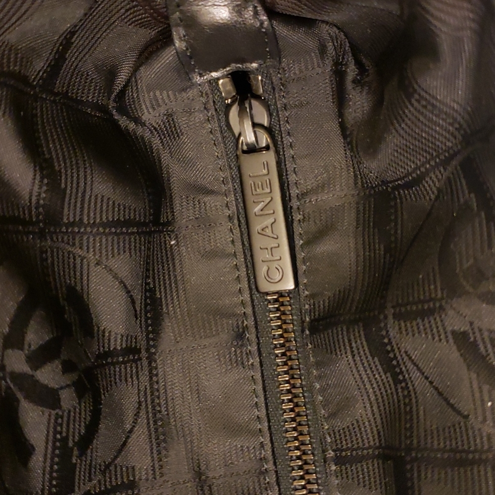 Chanel tote - Picture 7 of 17